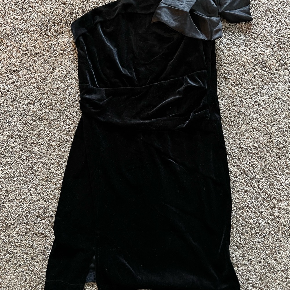 Black bow one shoulder velvet dress Sz large